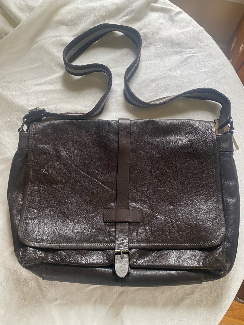 Men country road classic brown Leather Messenger Bag - Men